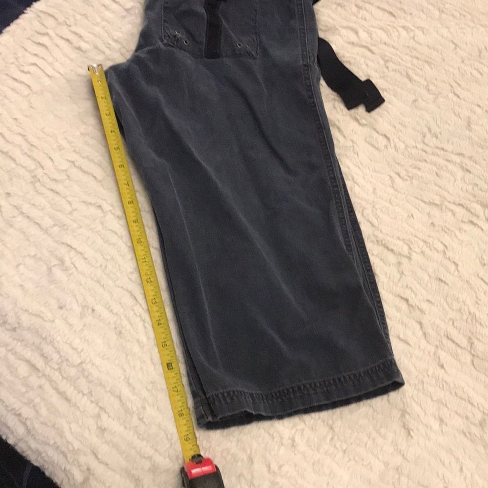 Cute maternity Old Navy capris - Picture 4 of 4